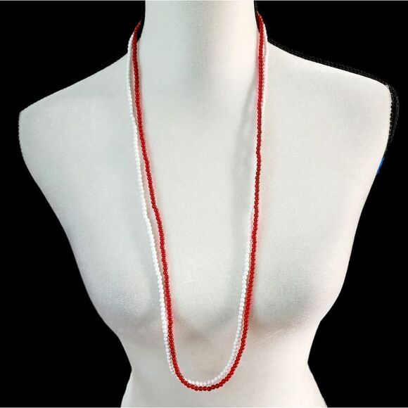 TWO Vintage lucite beaded necklaces - Picture 4 of 4